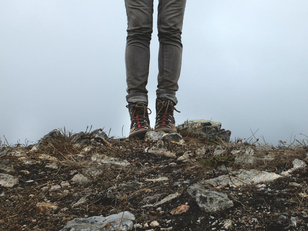 hiking-boots-455754_1920-1